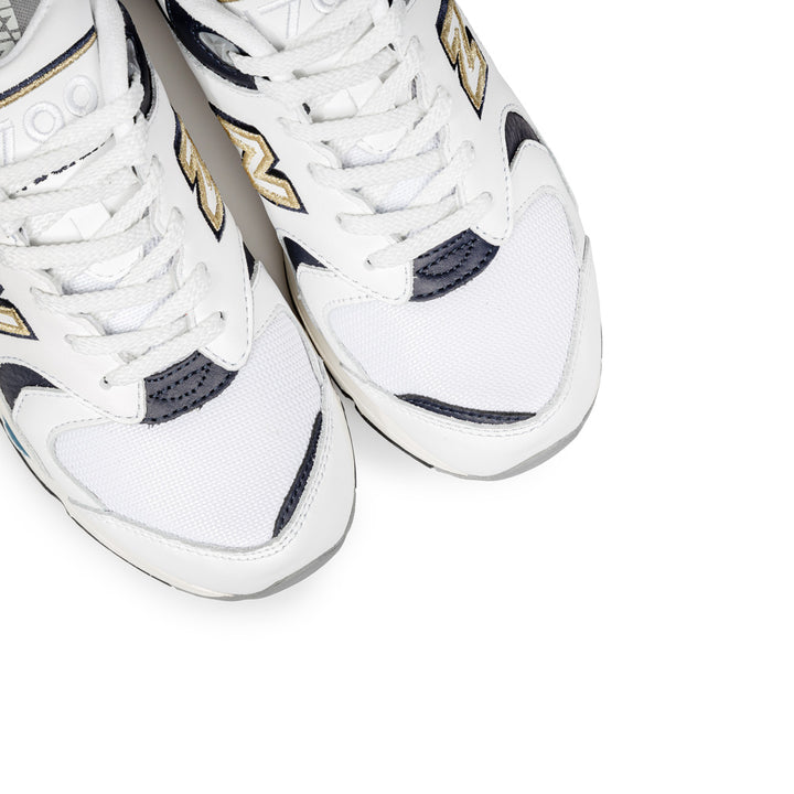 CM1700 | White Eclipse